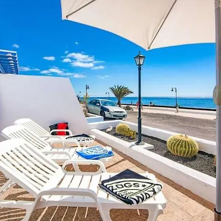 Апартаменты Puerto Del Carmen Sleeps 6 Wifi *