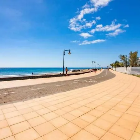 Апартаменты Puerto Del Carmen Sleeps 6 Wifi